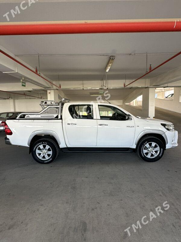 Toyota Hilux 2017 - 500 000 TMT - Ашхабад - img 4