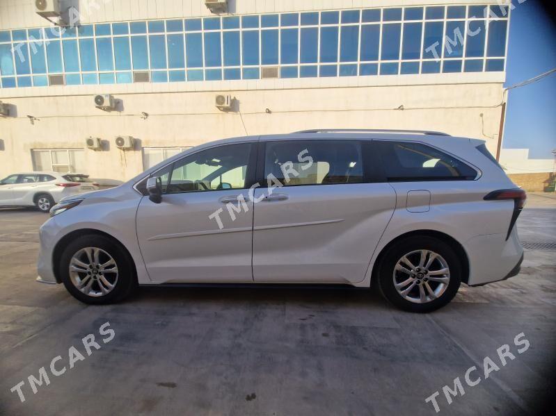 Toyota Sienna 2021 - 700 000 TMT - Мары - img 3