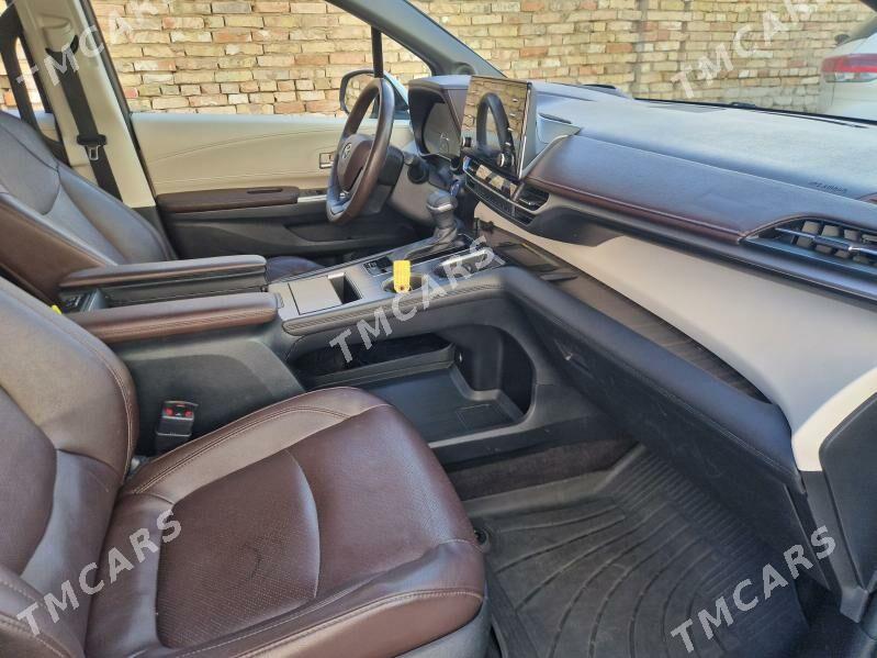 Toyota Sienna 2021 - 700 000 TMT - Мары - img 5