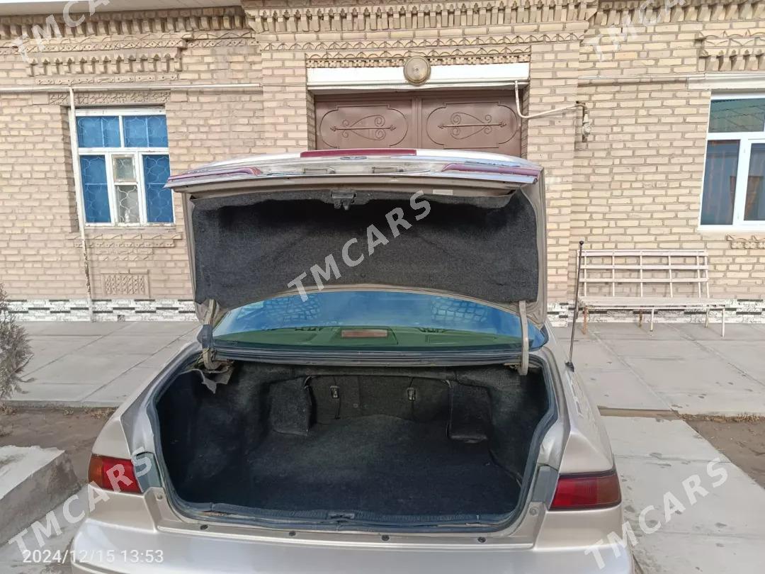 Toyota Camry 1999 - 125 000 TMT - Köneürgenç - img 4