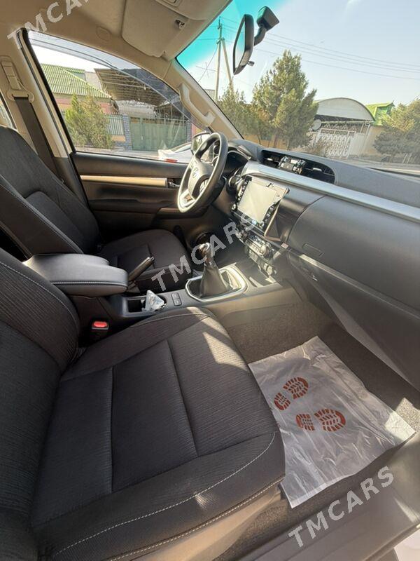 Toyota Hilux 2025 - 676 000 TMT - Aşgabat - img 2