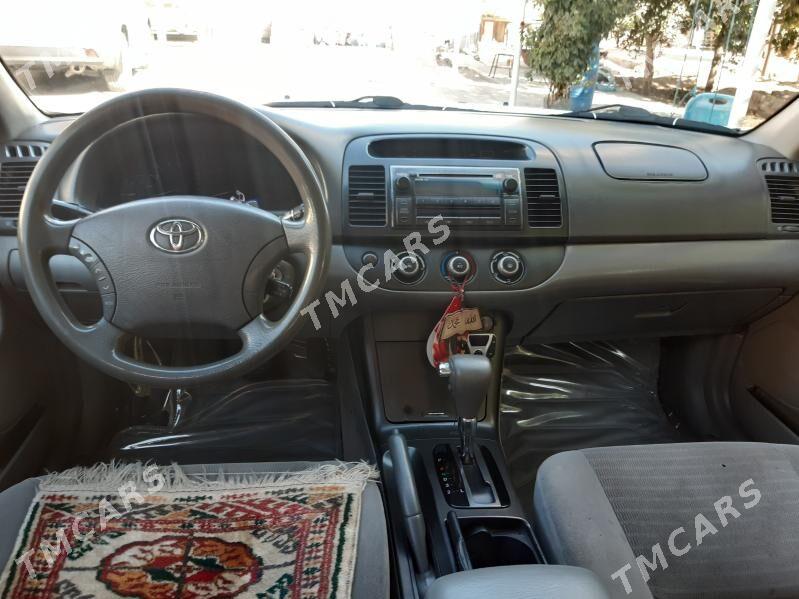 Toyota Camry 2004 - 170 000 TMT - Кëши - img 3