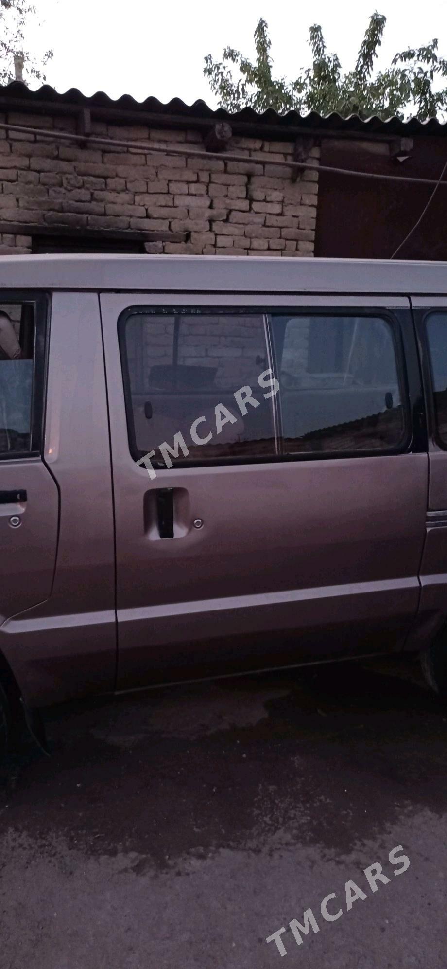 Toyota Hiace 1991 - 24 000 TMT - Мары - img 3