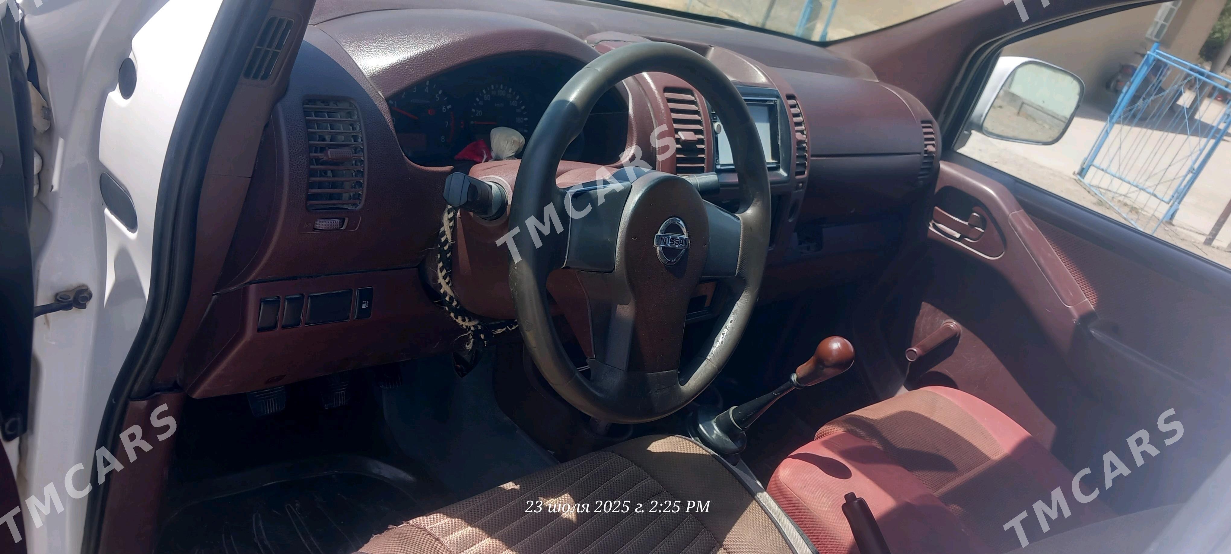 Nissan Navara 2007 - 130 000 TMT - Бахарден - img 2