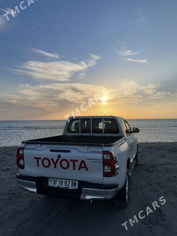 Toyota Hilux 2023 - 620 000 TMT - Туркменбаши - img 2
