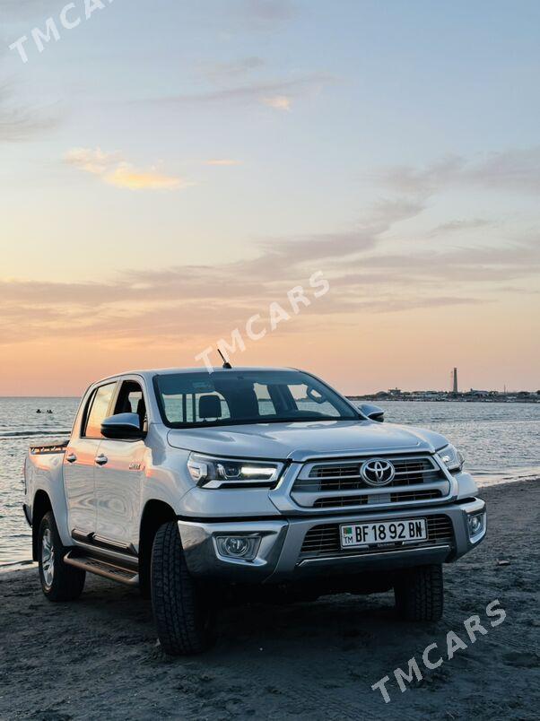 Toyota Hilux 2023 - 620 000 TMT - Туркменбаши - img 4