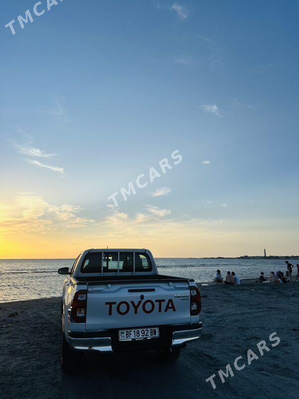 Toyota Hilux 2023 - 620 000 TMT - Туркменбаши - img 5