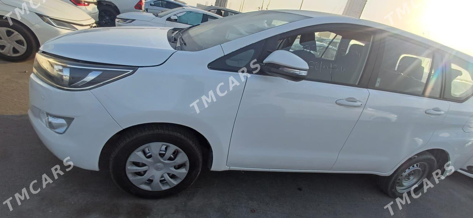 Toyota Innova 2022 - 245 000 TMT - Ашхабад - img 2