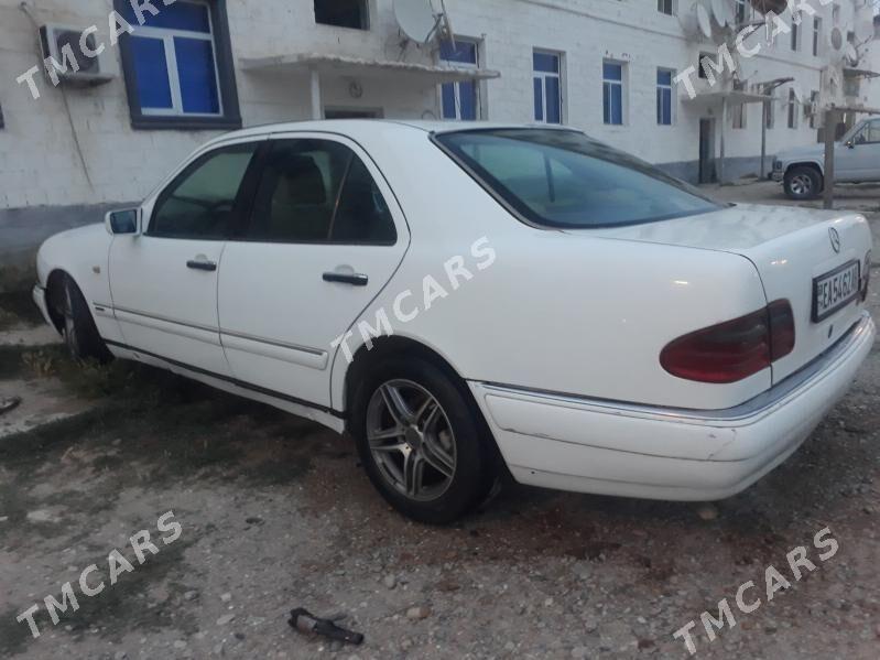 Mercedes-Benz E320 1996 - 45 000 TMT - Карабогаз - img 4