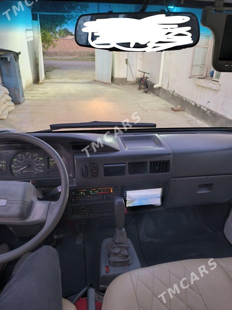 Mitsubishi Galant 2000 - 70 000 TMT - Байрамали - img 5
