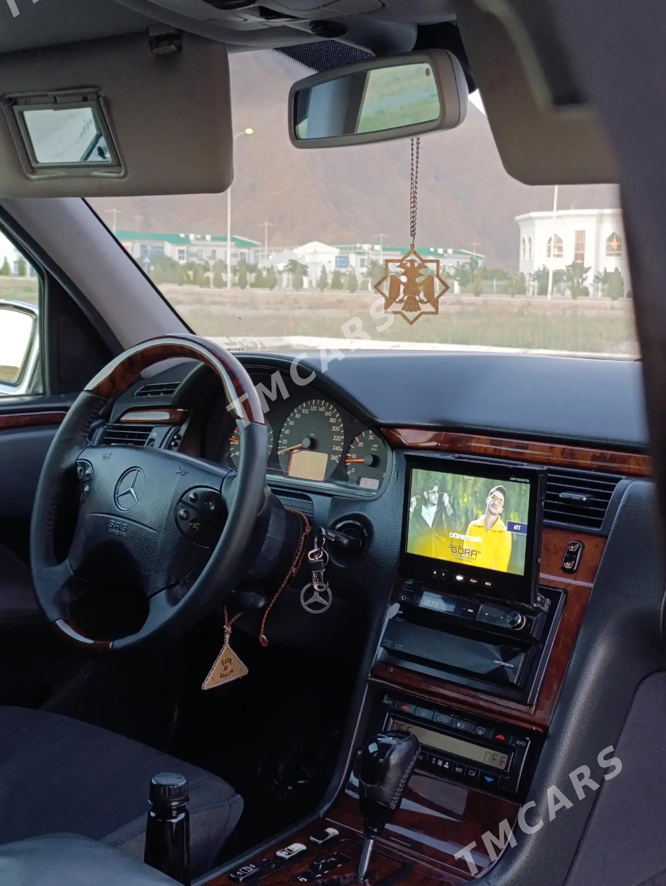 Mercedes-Benz E320 2000 - 130 000 TMT - Balkanabat - img 2