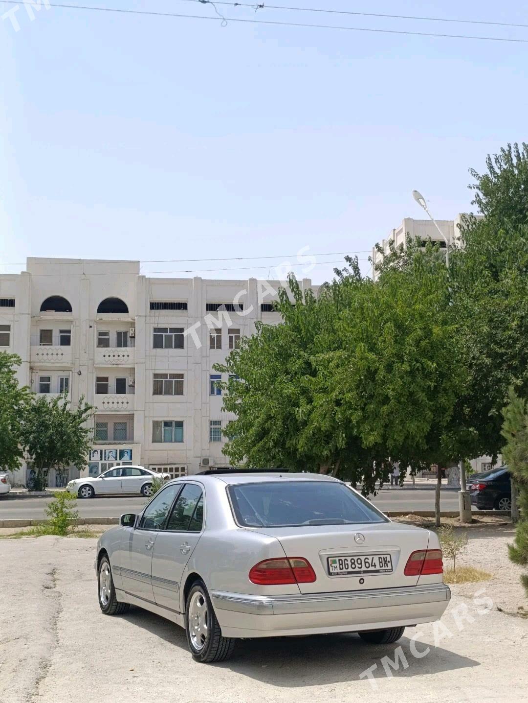 Mercedes-Benz E320 2000 - 130 000 TMT - Balkanabat - img 6