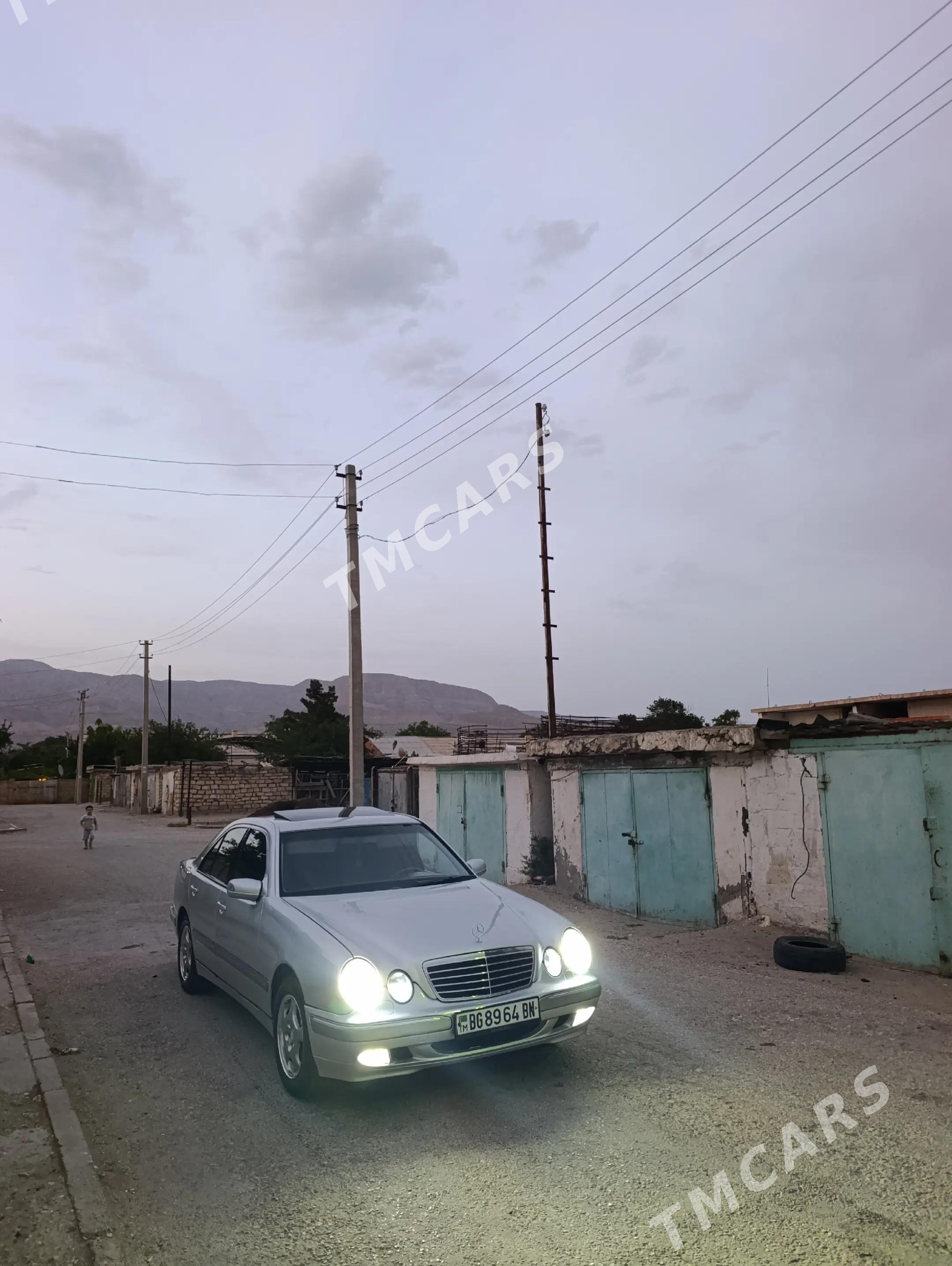 Mercedes-Benz E320 2000 - 130 000 TMT - Balkanabat - img 8