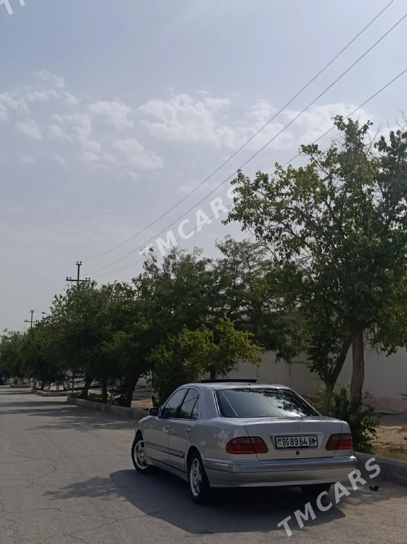 Mercedes-Benz E320 2000 - 130 000 TMT - Balkanabat - img 7