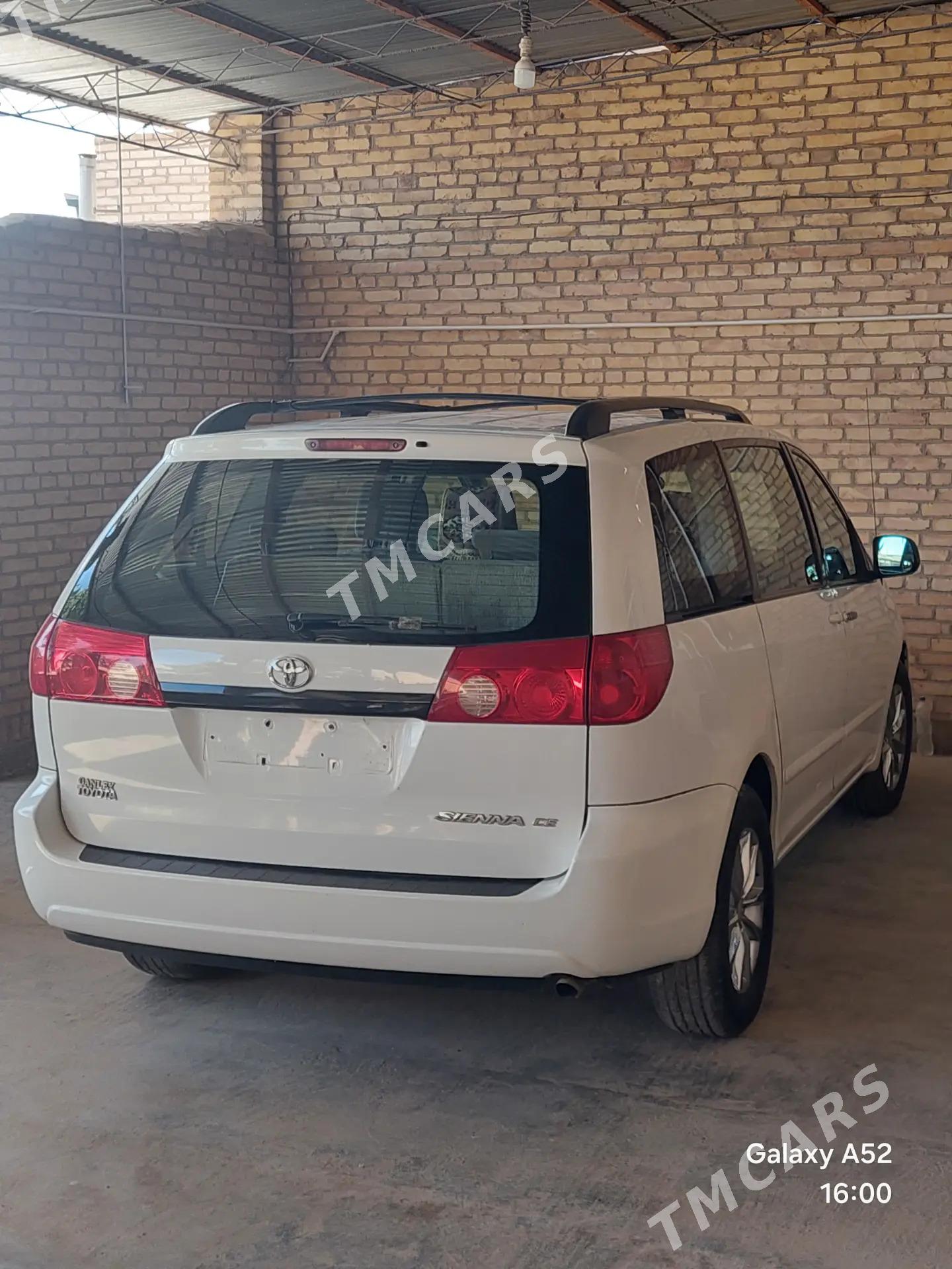 Toyota Sienna 2006 - 210 000 TMT - Дянев - img 3