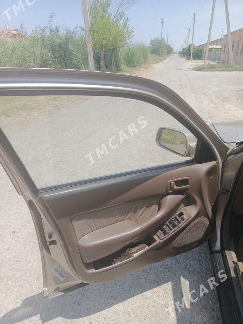 Toyota Camry 1996 - 93 000 TMT - Çärjew - img 3