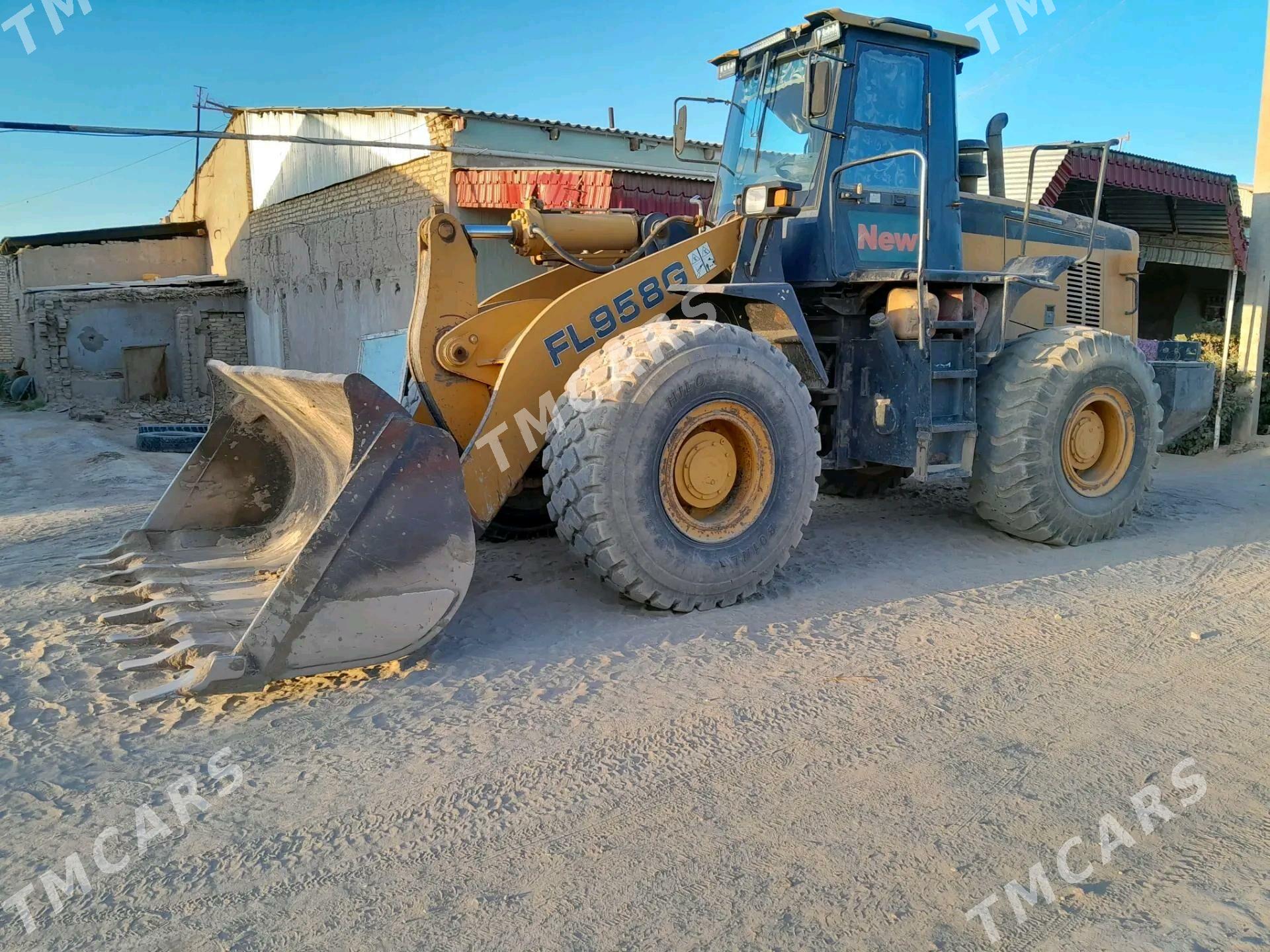 XCMG LW300F 2012 - 445 000 TMT - Türkmenabat - img 2