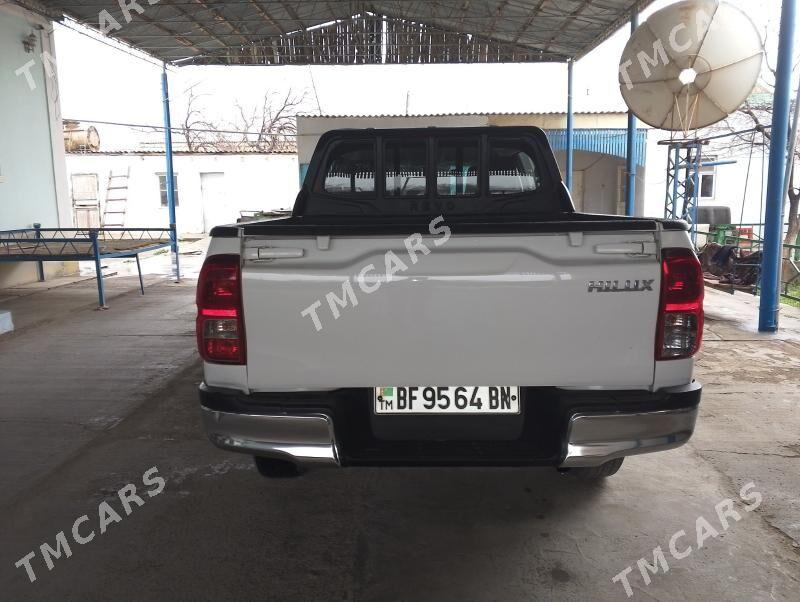 Toyota Hilux 2021 - 530 000 TMT - Туркменбаши - img 3