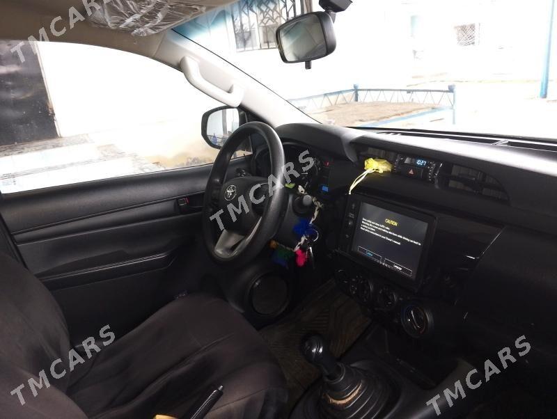 Toyota Hilux 2021 - 530 000 TMT - Туркменбаши - img 4