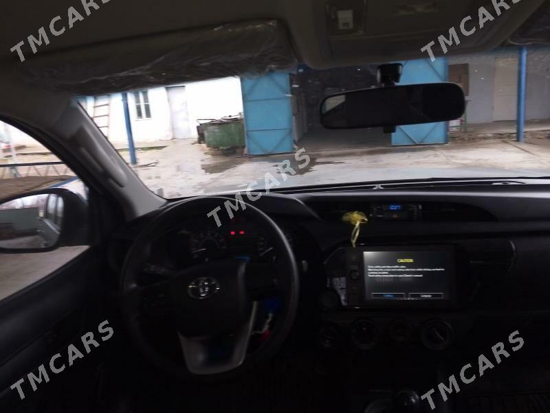 Toyota Hilux 2021 - 530 000 TMT - Туркменбаши - img 6