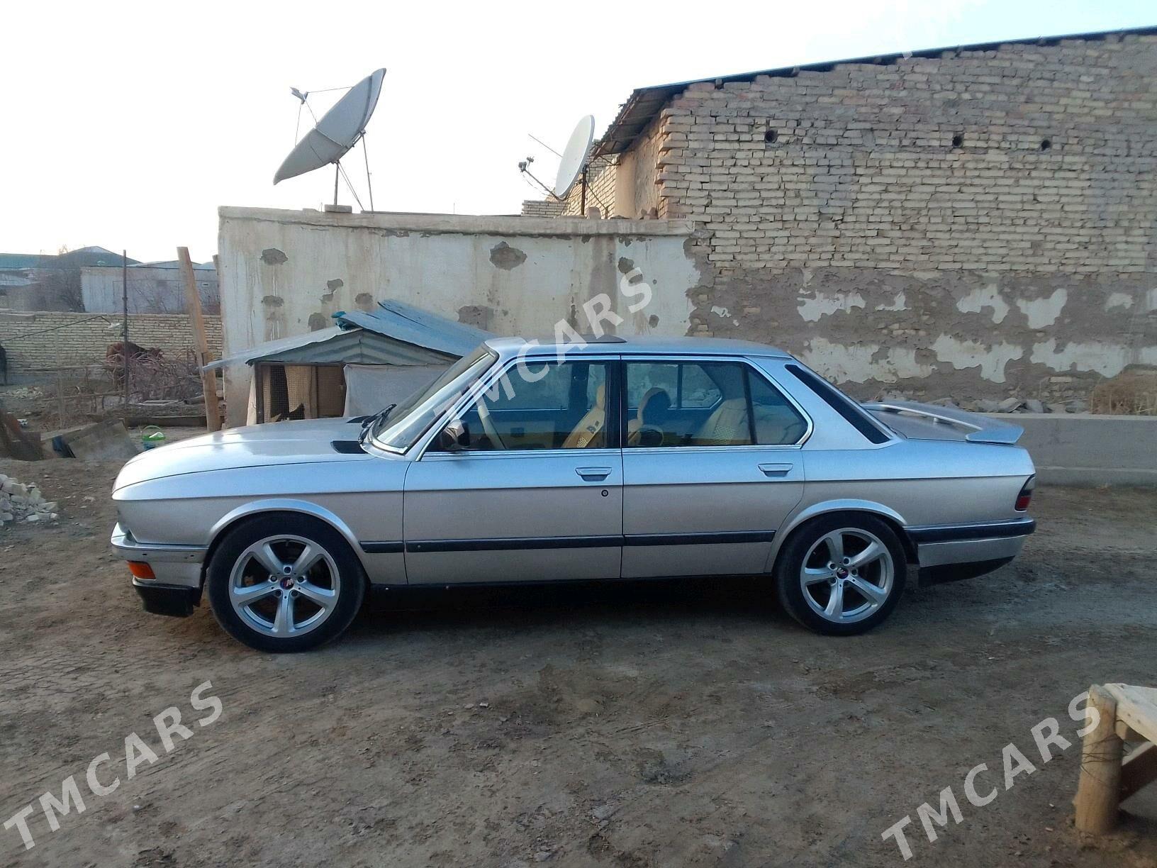 BMW 530 1985 - 15 000 TMT - Туркменабат - img 3