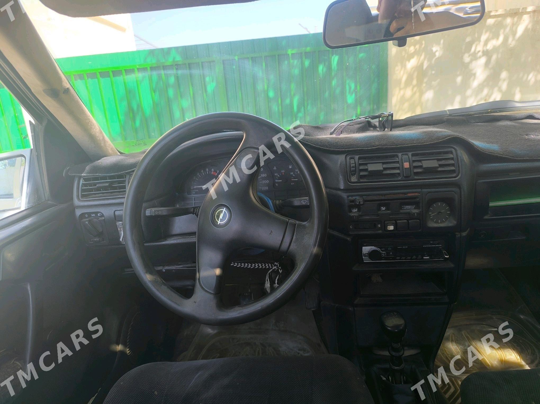 Opel Vectra 1989 - 32 000 TMT - Бахарден - img 5