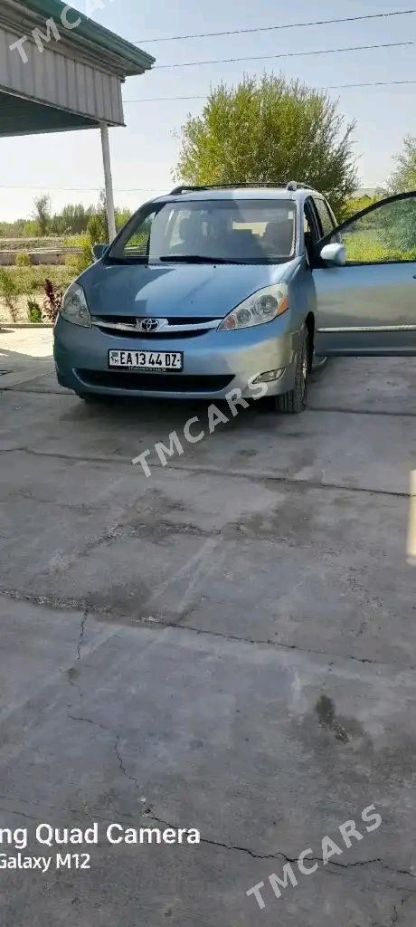 Toyota Sienna 2006 - 200 000 TMT - етр. Туркменбаши - img 3