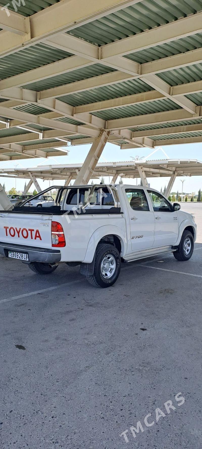 Toyota Hilux 2013 - 335 000 TMT - Туркменабат - img 2