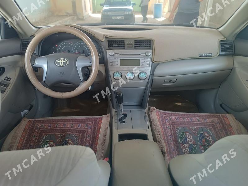 Toyota Camry 2010 - 140 000 TMT - Балканабат - img 2