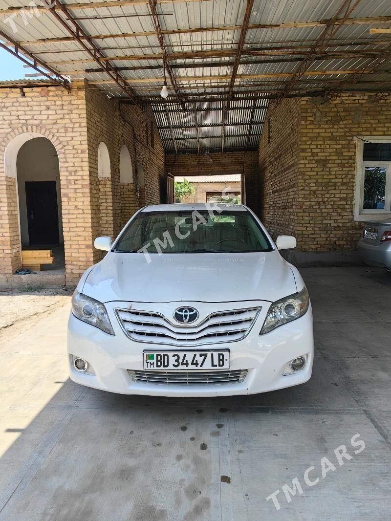 Toyota Camry 2011 - 200 000 TMT - Саят - img 4