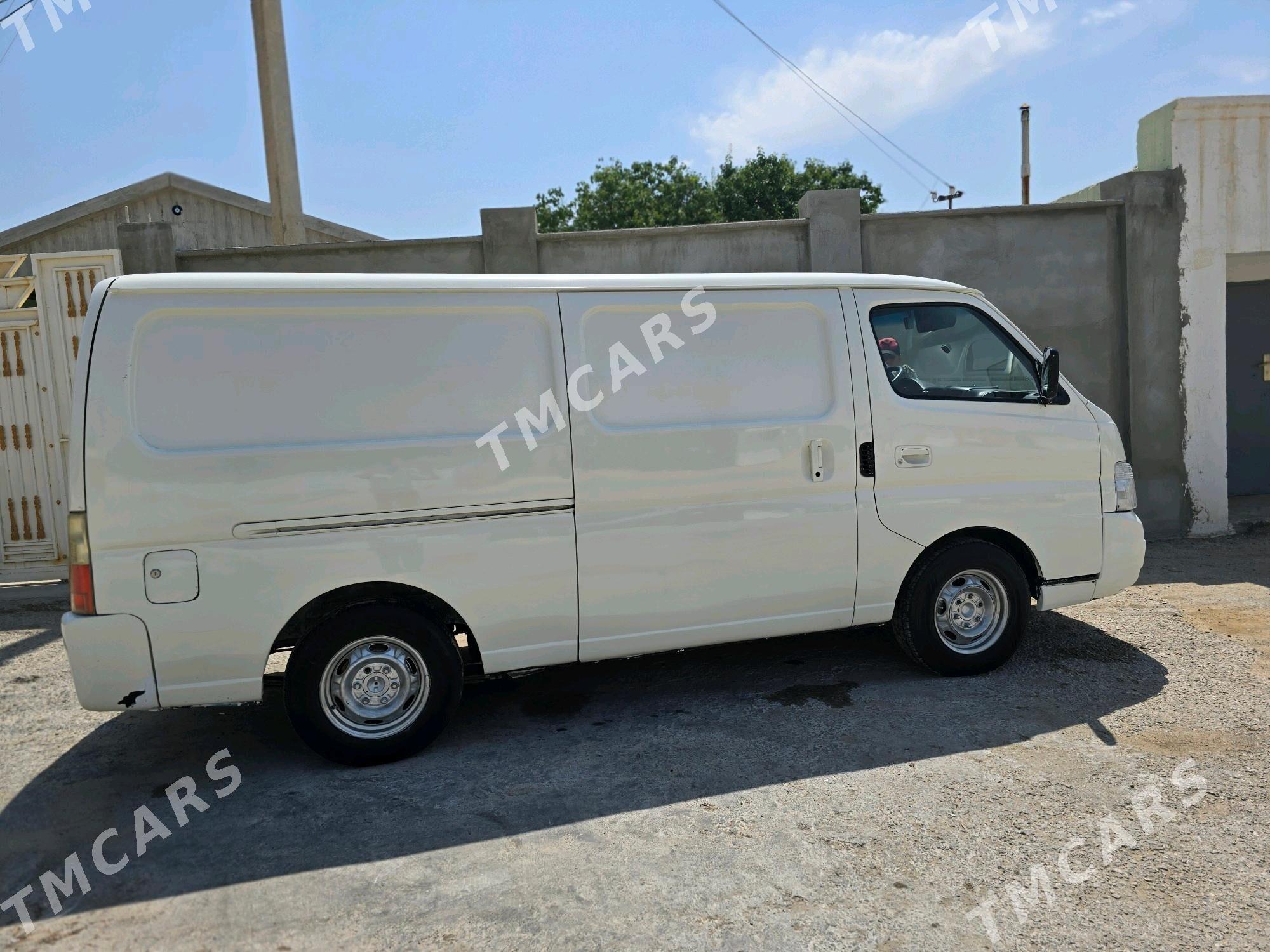Nissan Urvan 2002 - 100 000 TMT - Balkanabat - img 2