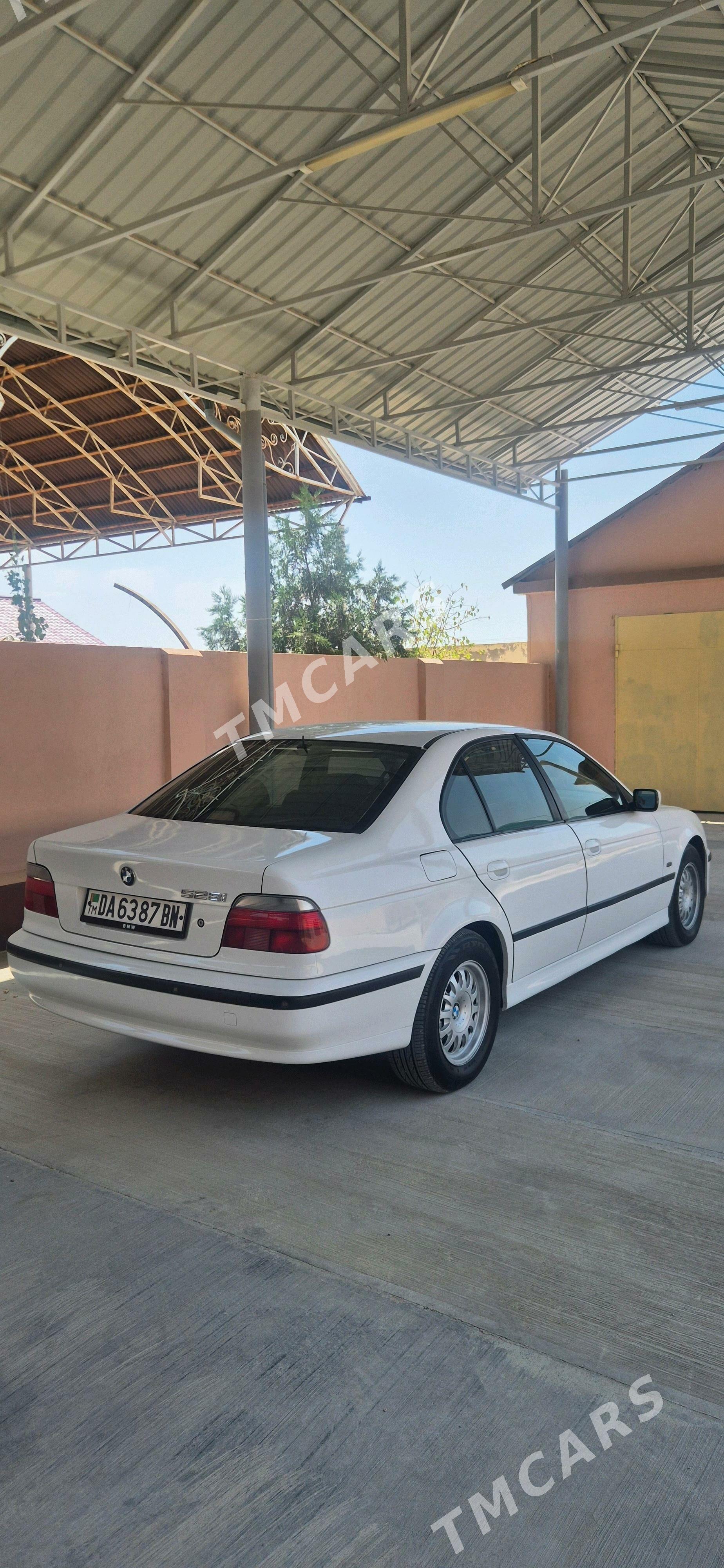 BMW E39 1999 - 100 000 TMT - Балканабат - img 3