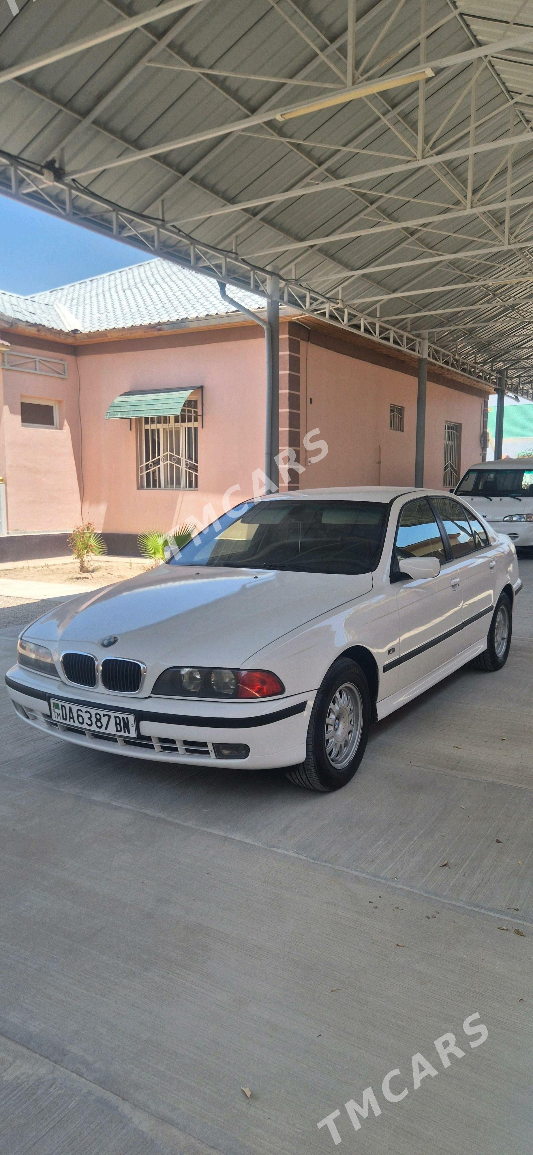 BMW E39 1999 - 100 000 TMT - Балканабат - img 5