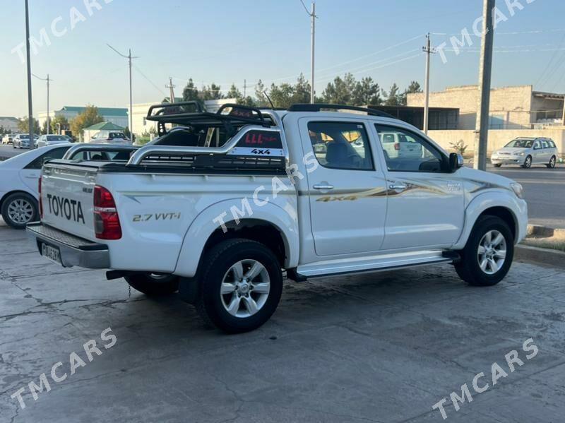 Toyota Hilux 2014 - 375 000 TMT - Мары - img 3