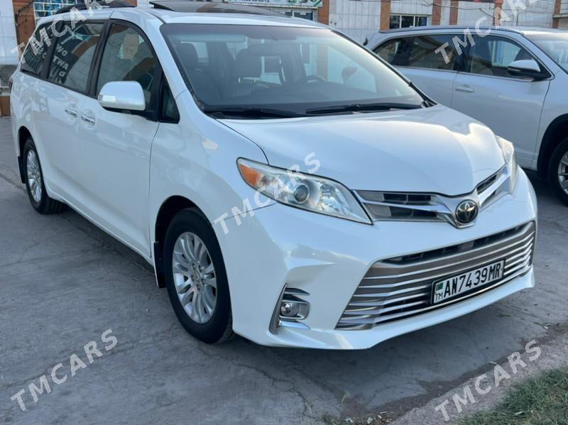 Toyota Sienna 2017 - 390 000 TMT - Мары - img 3