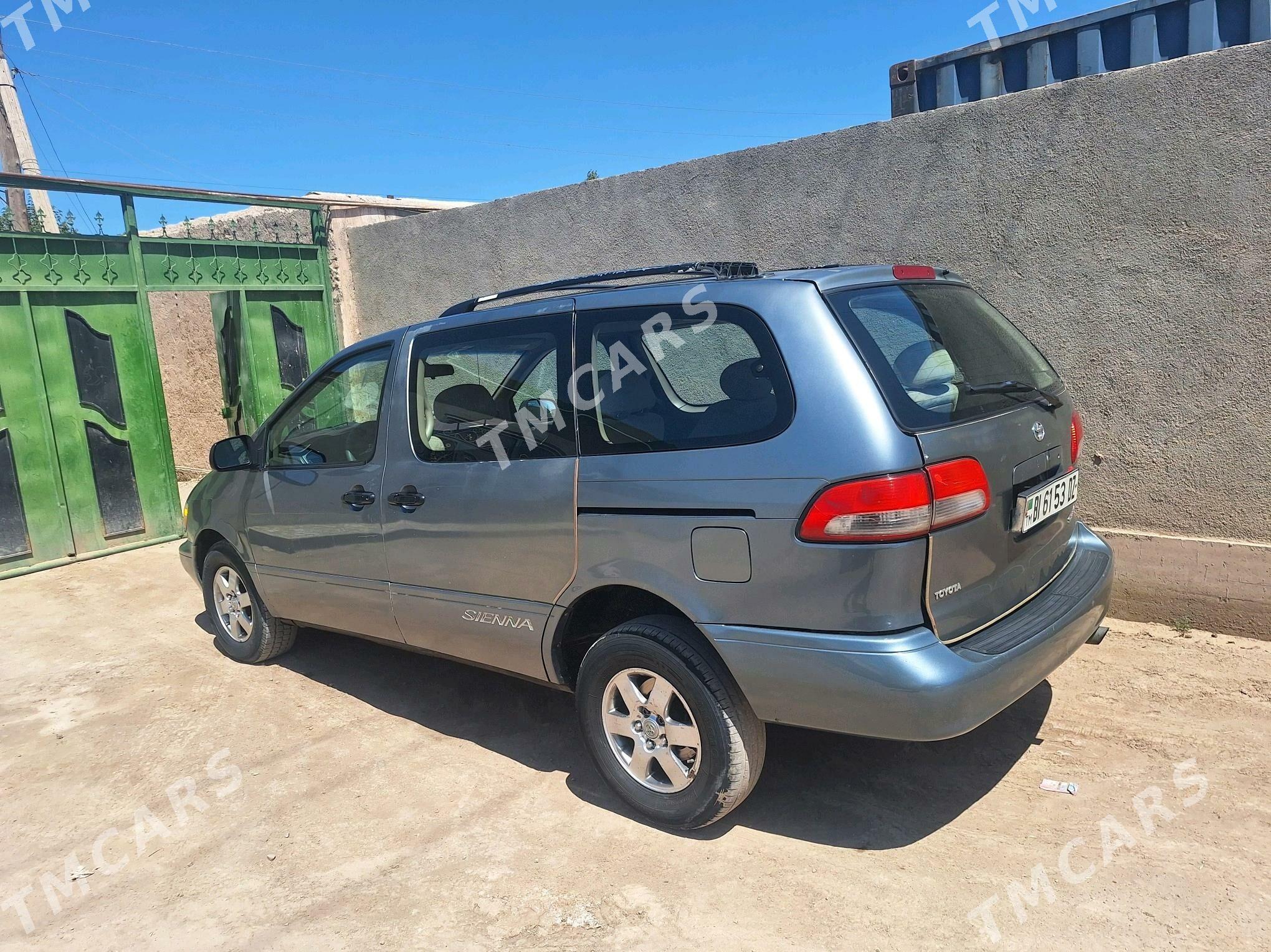 Toyota Sienna 2000 - 125 000 TMT - Köneürgenç - img 4