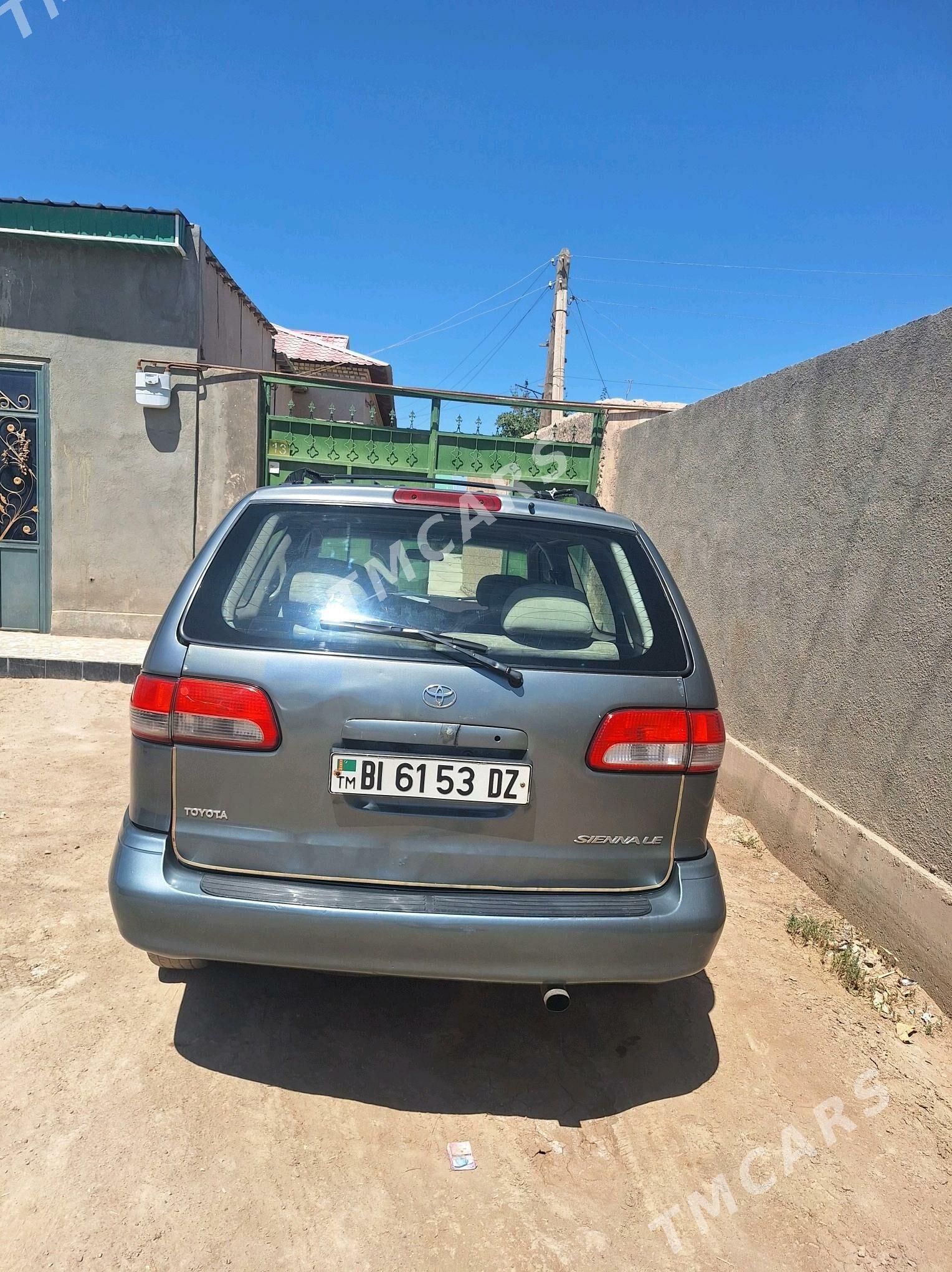 Toyota Sienna 2000 - 125 000 TMT - Köneürgenç - img 5