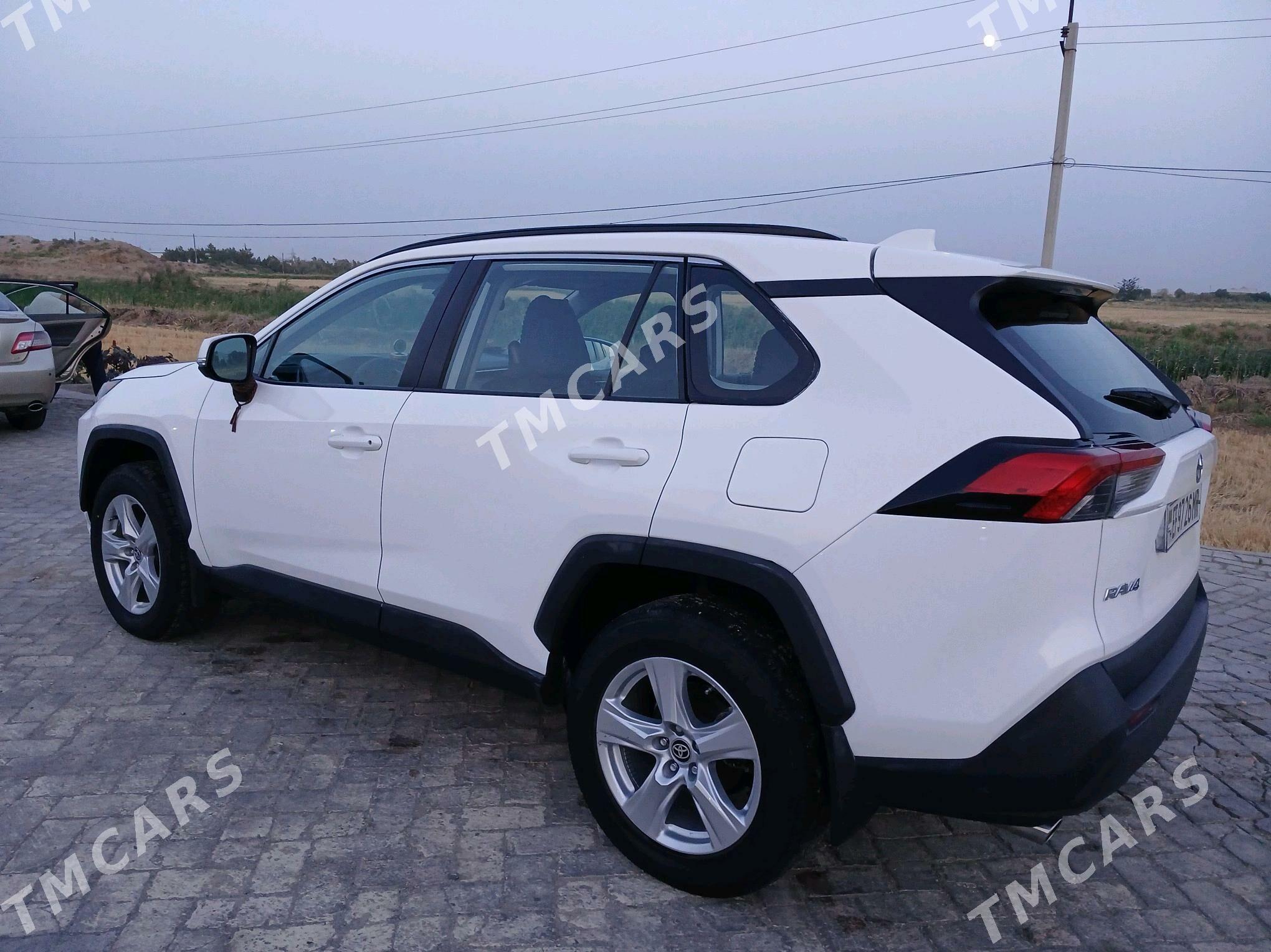 Toyota RAV4 2022 - 320 000 TMT - Ёлётен - img 2