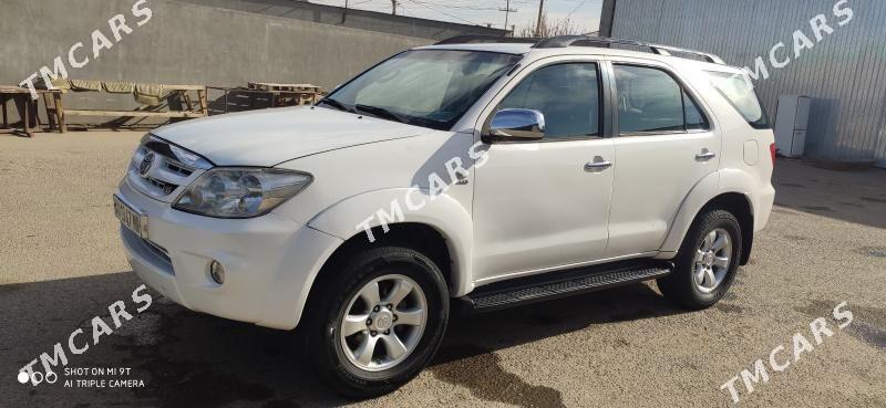 Toyota Fortuner 2006 - 240 000 TMT - Мары - img 7