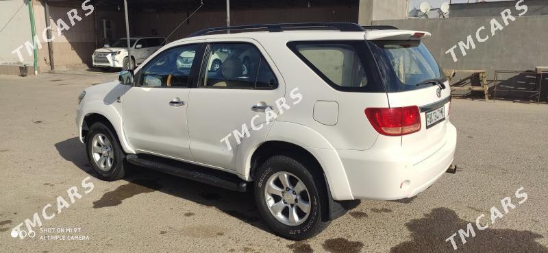 Toyota Fortuner 2006 - 240 000 TMT - Мары - img 3