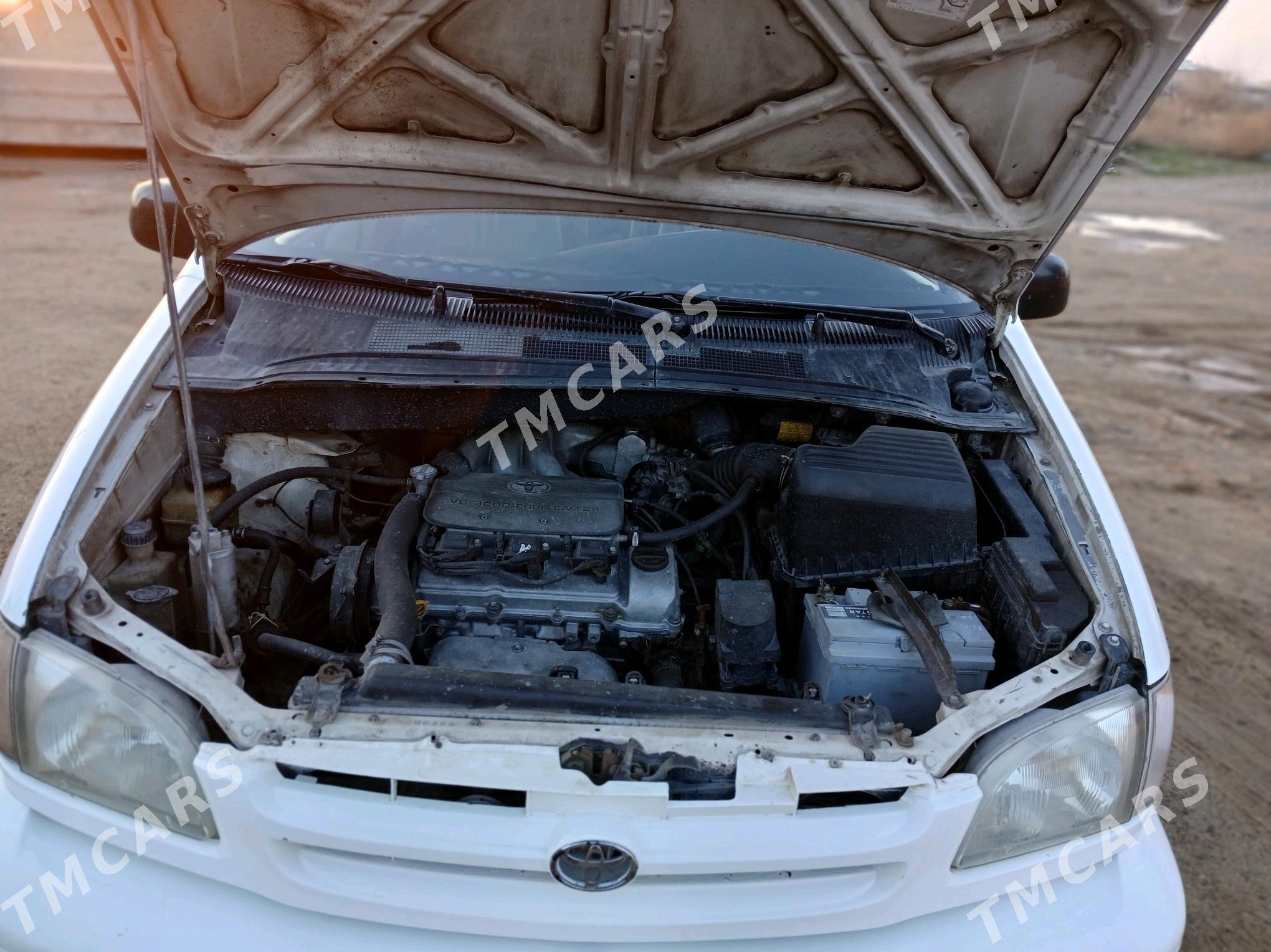 Toyota Sienna 1999 - 135 000 TMT - Халач - img 3