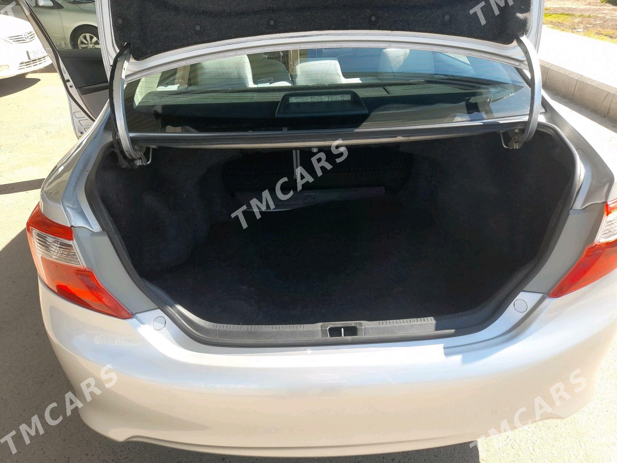 Toyota Camry 2012 - 200 000 TMT - Дашогуз - img 9