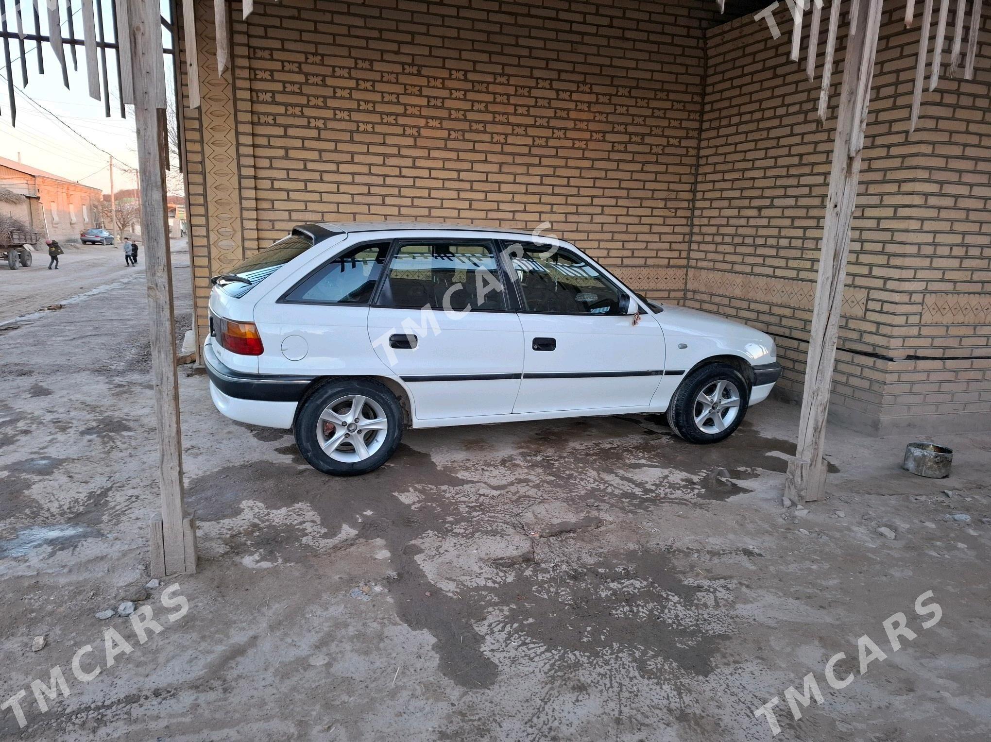 Opel Astra 1995 - 50 000 TMT - Гурбансолтан Едже - img 3