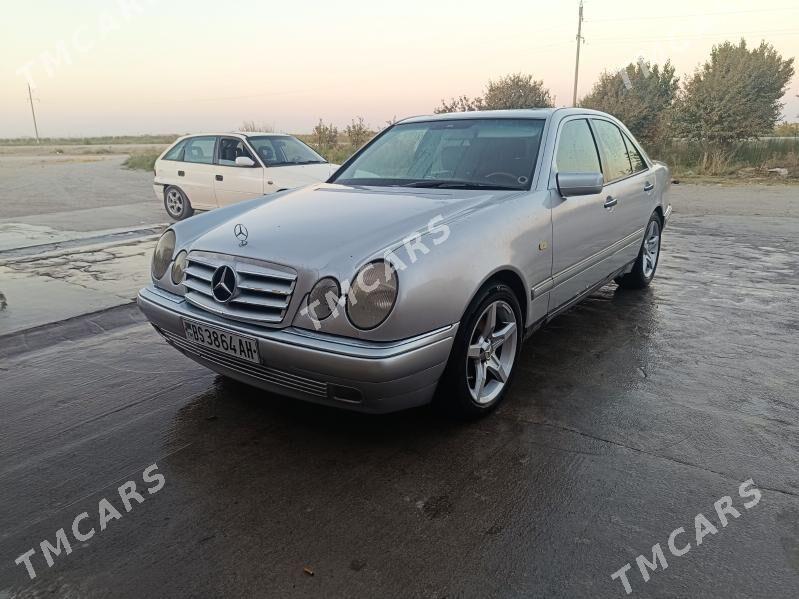 Mercedes-Benz E320 1996 - 65 000 TMT - Bäherden - img 2