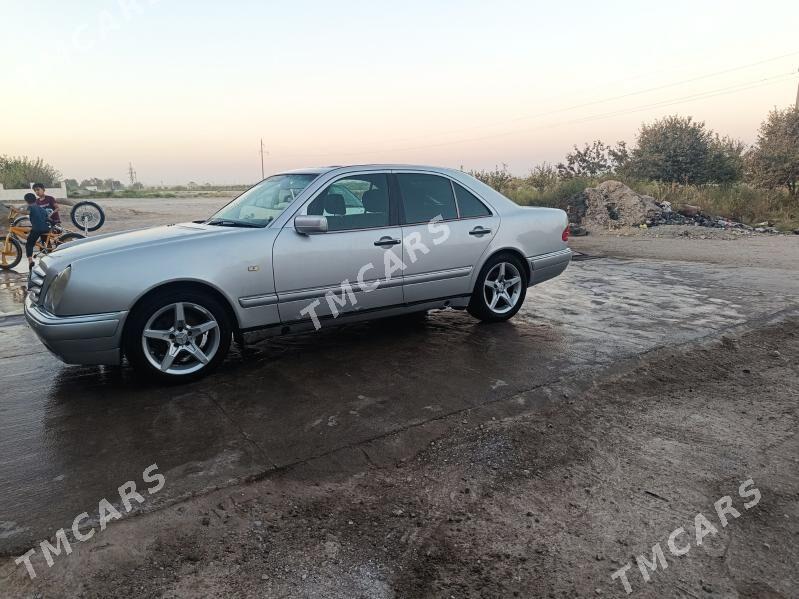 Mercedes-Benz E320 1996 - 65 000 TMT - Bäherden - img 3