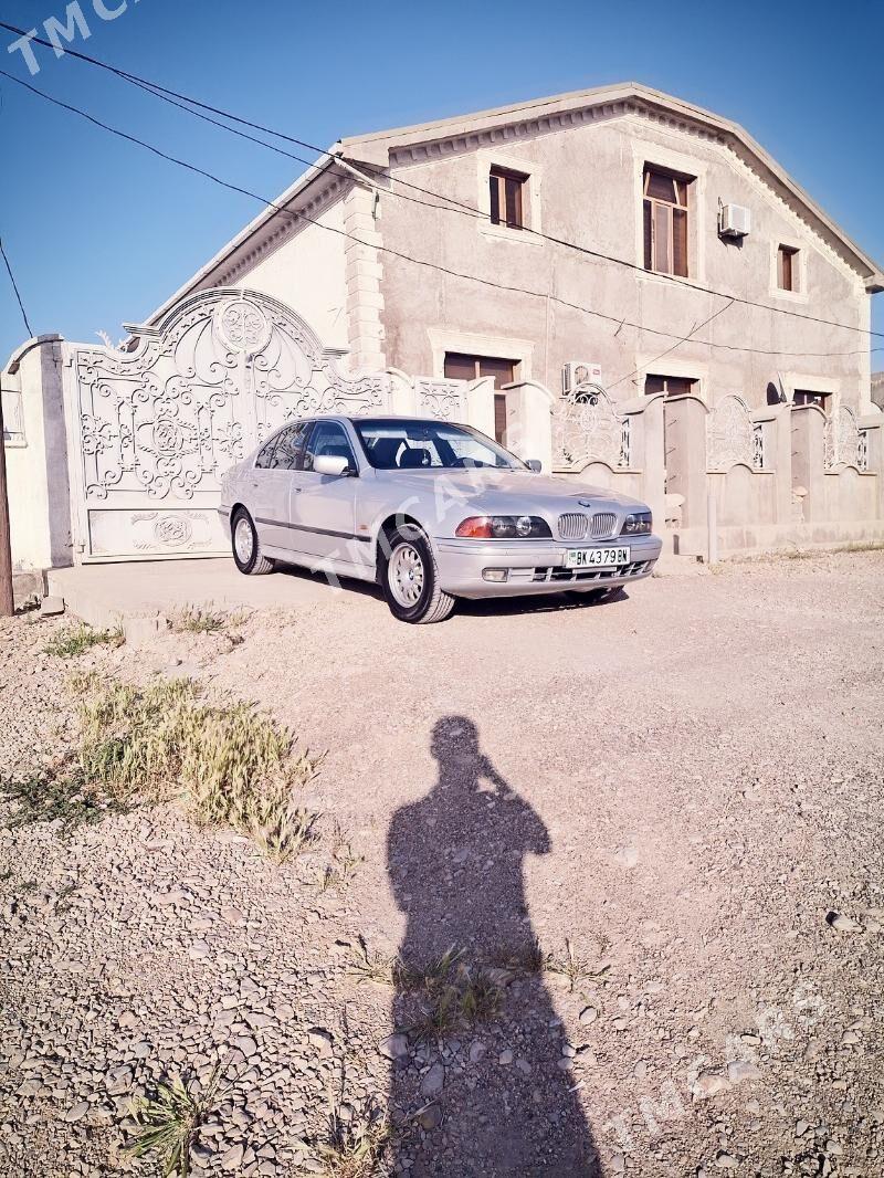 BMW E39 1997 - 90 000 TMT - Балканабат - img 8
