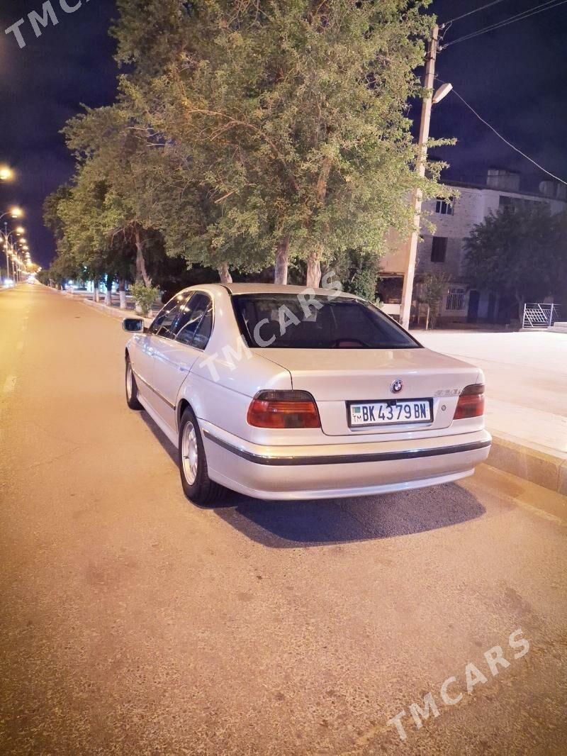 BMW E39 1997 - 90 000 TMT - Балканабат - img 3