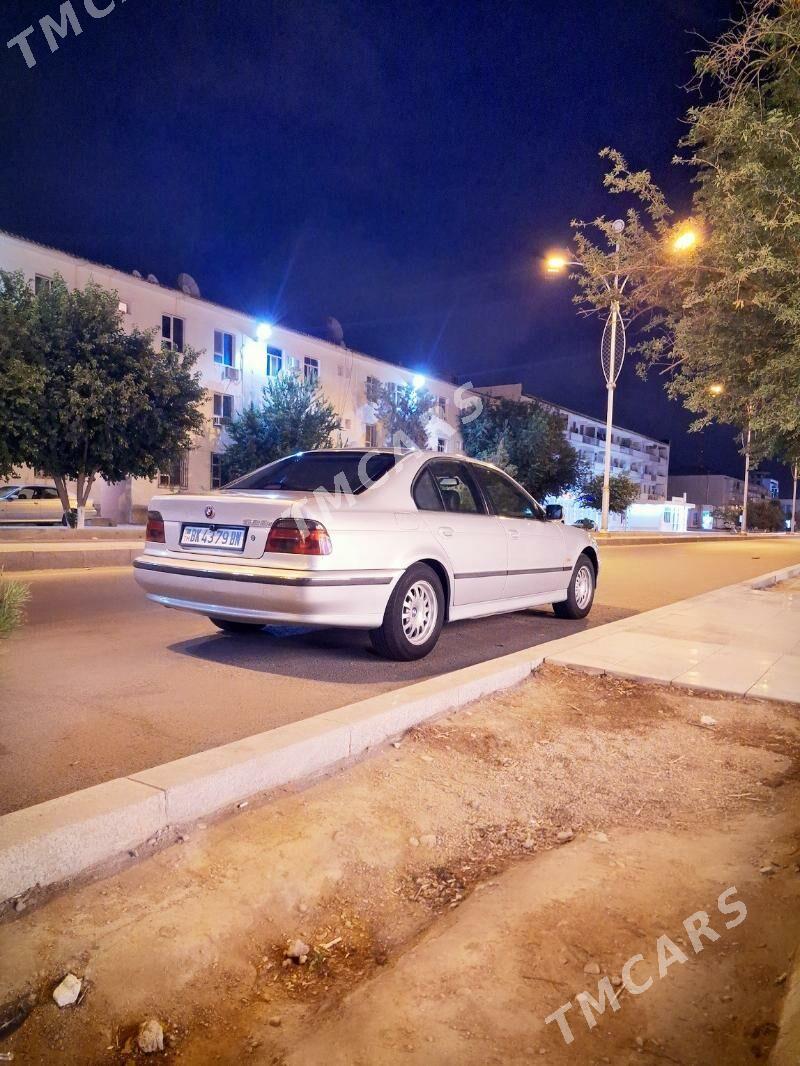 BMW E39 1997 - 90 000 TMT - Балканабат - img 7
