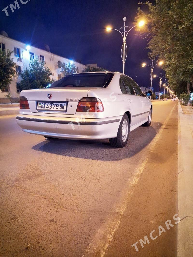 BMW E39 1997 - 90 000 TMT - Балканабат - img 6