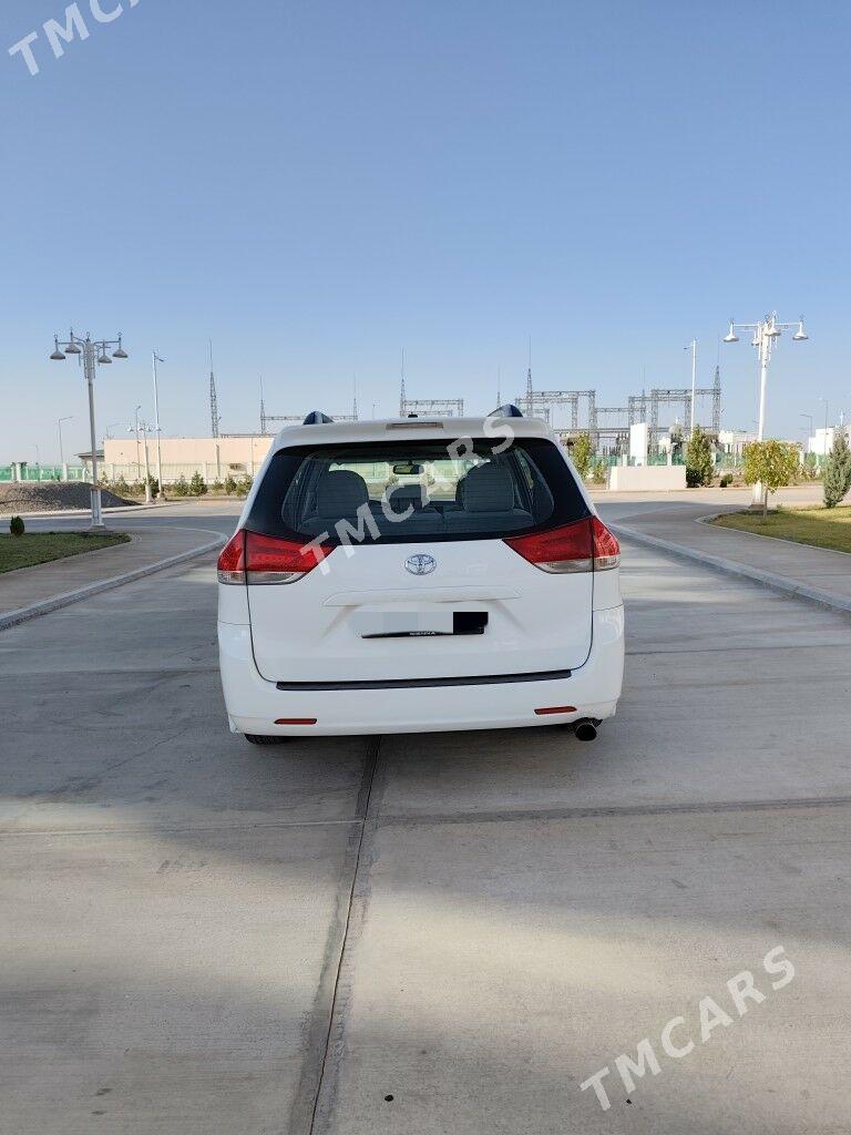Toyota Sienna 2012 - 275 000 TMT - Aşgabat - img 2